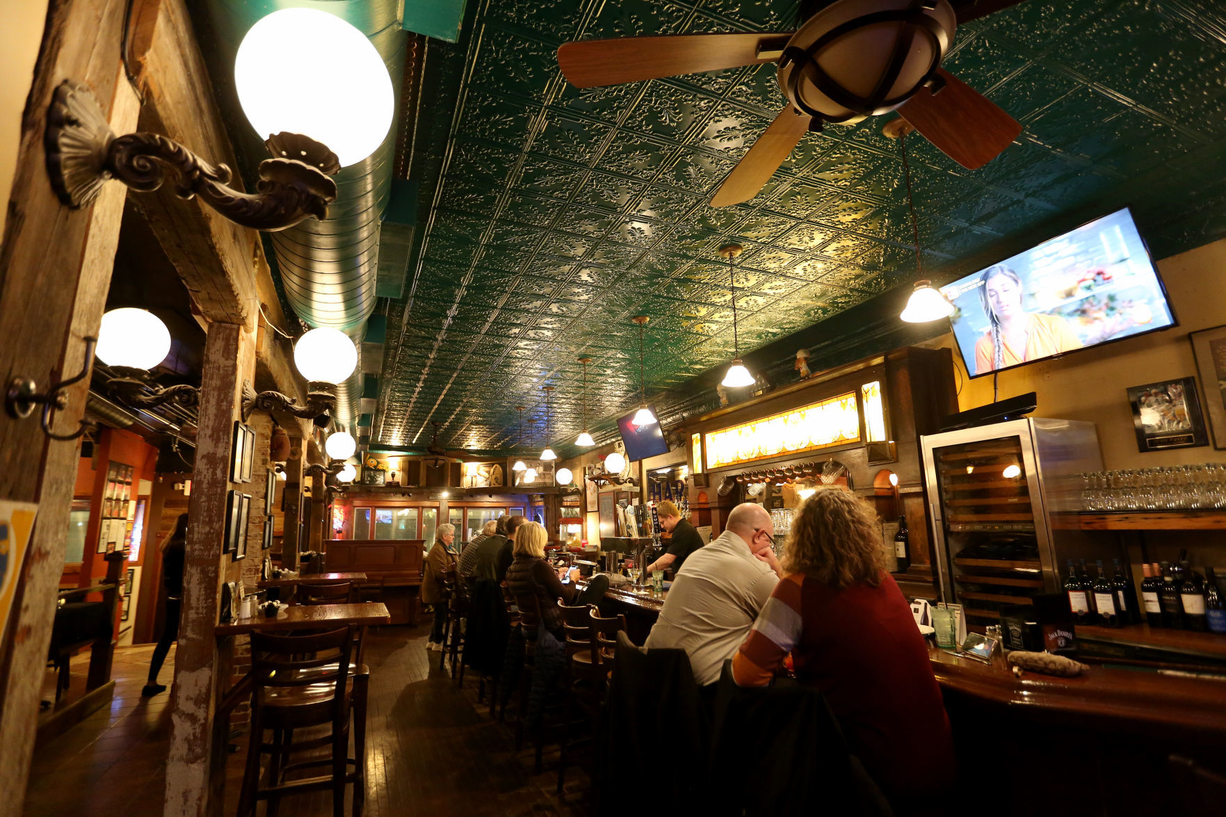 AVANTIS ITALIAN RESTAURANT AND PUB